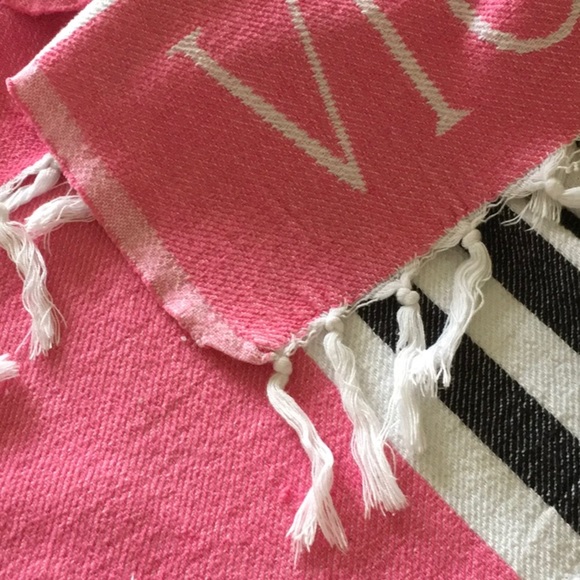 Victoria’s Secret beach 🏖 towel, beach 🏝 blanket - Picture 5 of 5